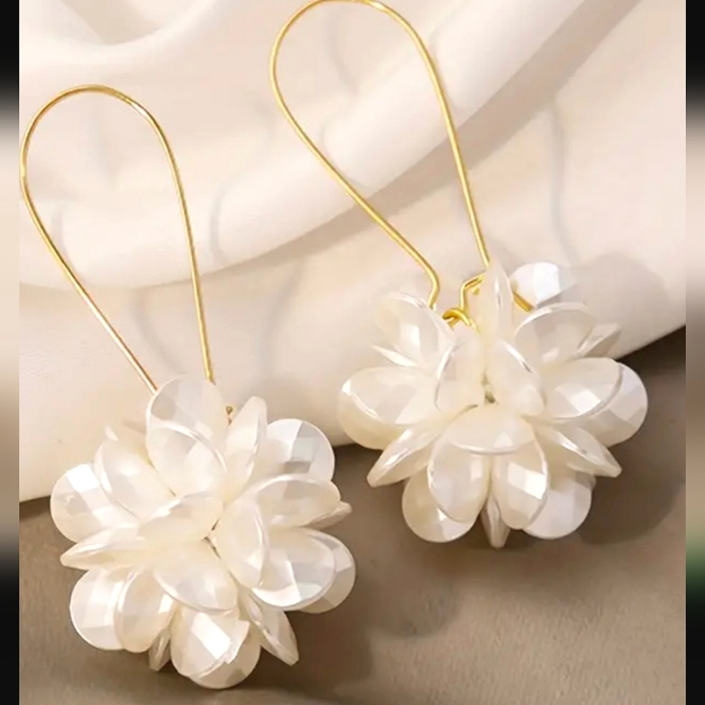 Delicate, Beautiful Hanging White Flower Earrings - Brand New